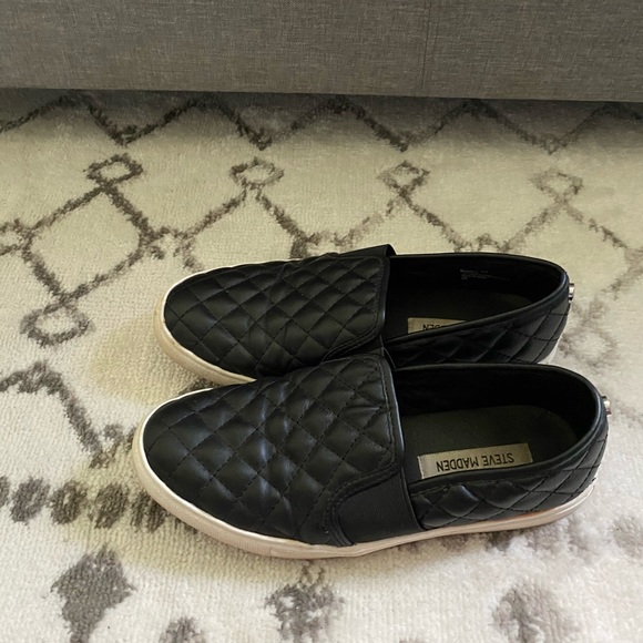 Steve Madden slip on shoes- black - Picture 3 of 4